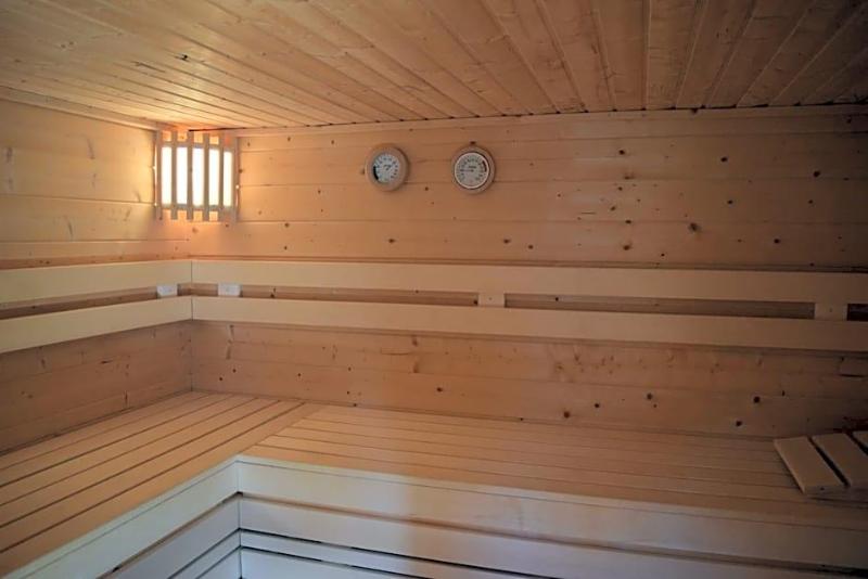 Hotel Weinhaus Zum Schwarzen Bv Ren image