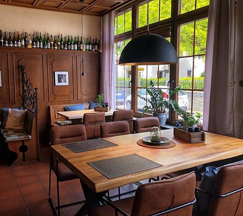 Hotel Weinhaus Zum Schwarzen Bv Ren image
