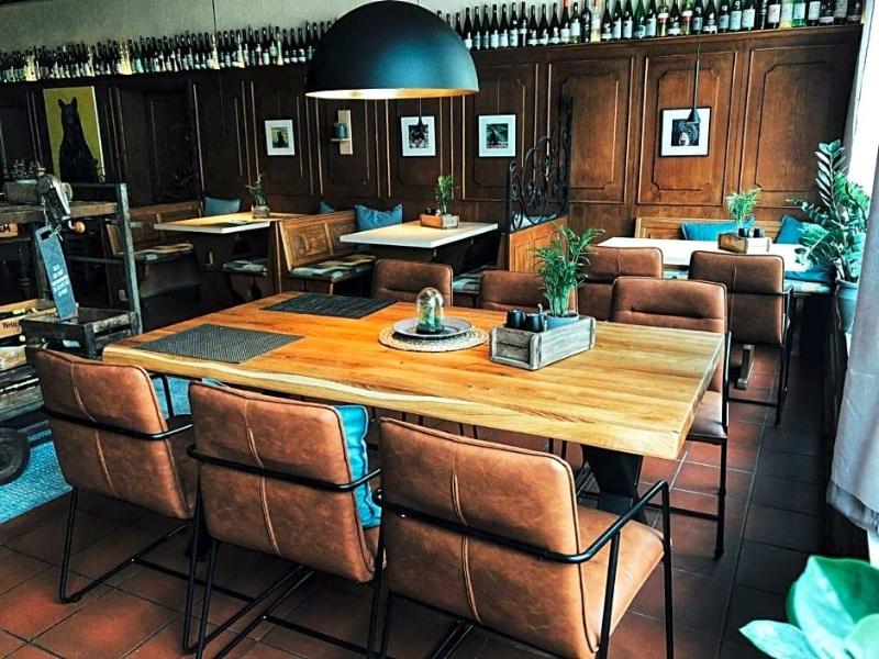 Hotel Weinhaus Zum Schwarzen Bv Ren image