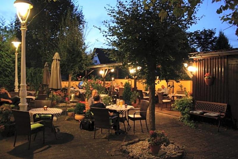 Hotel Weinhaus Zum Schwarzen Bv Ren image
