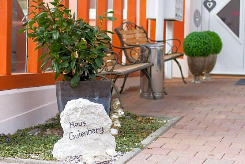 Hotel Garni Haus Zum Gutenberg image