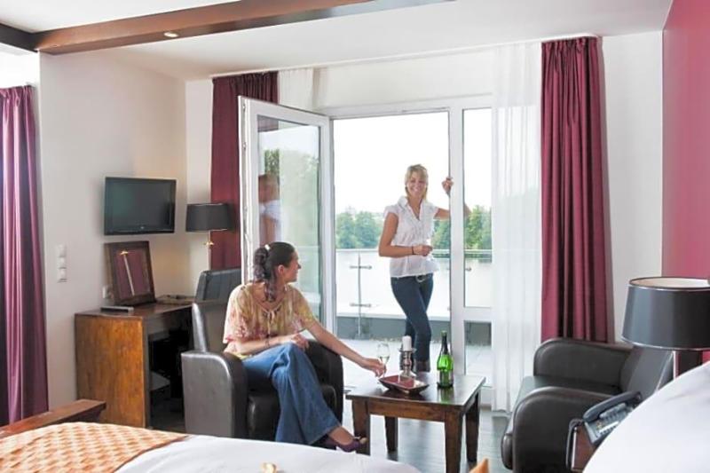 Riverside Hotel image