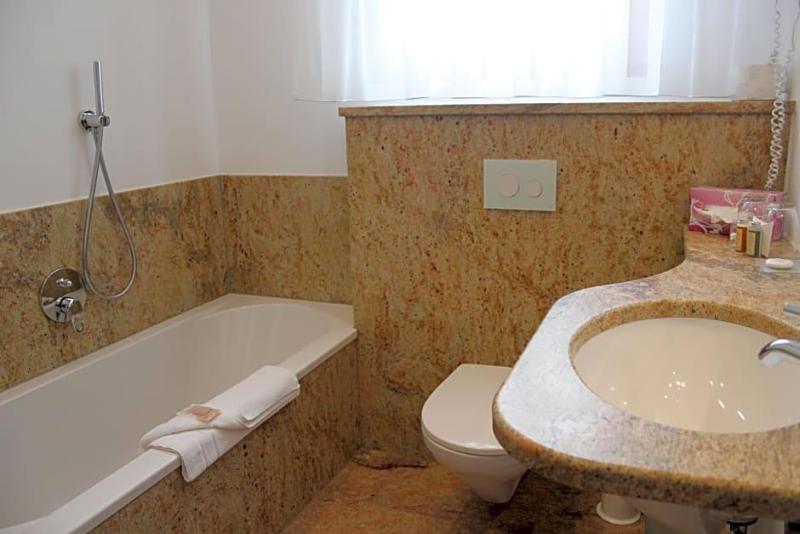 Landhotel Grv Nenbach image