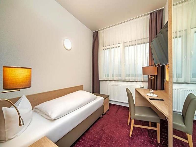 Hotel Am Stadtrand image