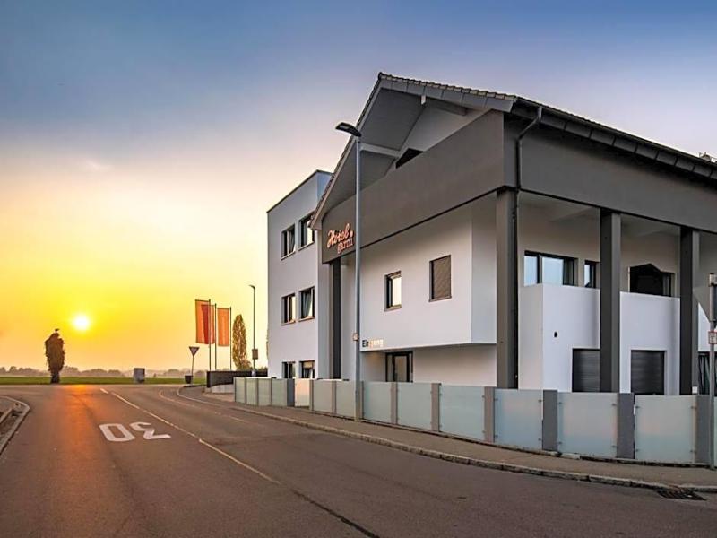 Hotel Am Stadtrand image