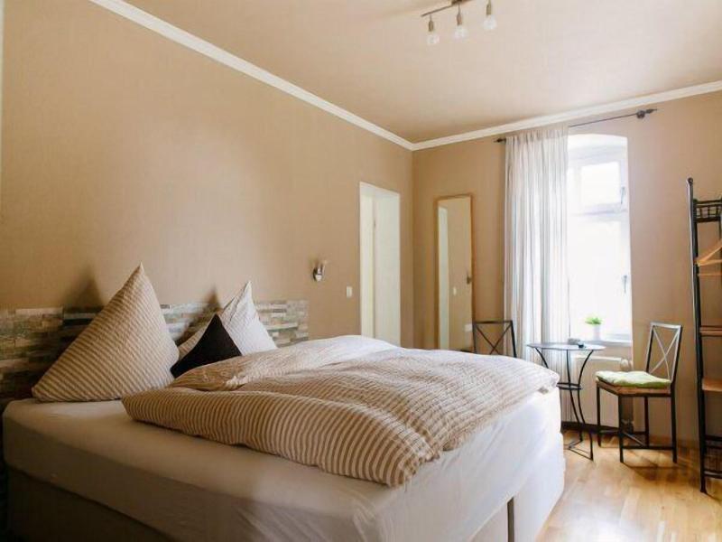 Landhotel Airport Inn image