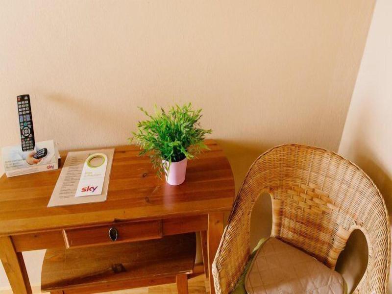 Landhotel Airport Inn image