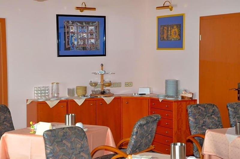 Central Inn Hotel Garni image