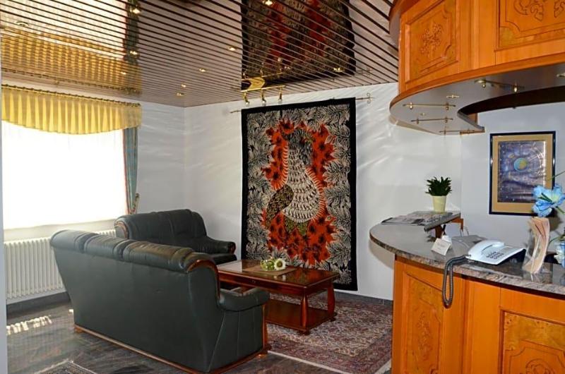 Central Inn Hotel Garni image