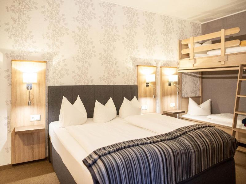 Hotel Zur Kutsche image