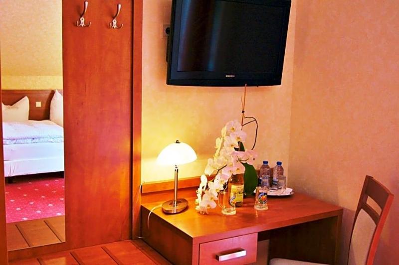 Hotel Restaurant Laux image