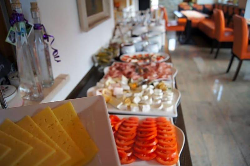 Hotel Restaurant Laux image
