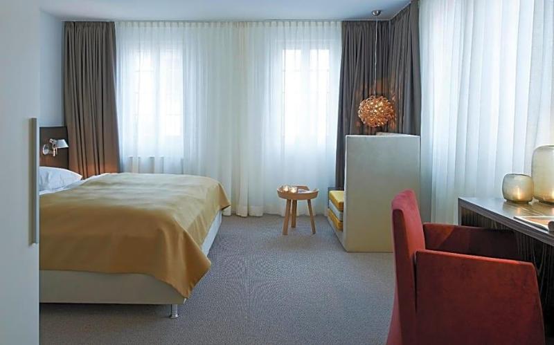 Weinhaus Henninger image