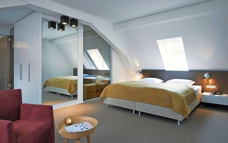 Weinhaus Henninger image