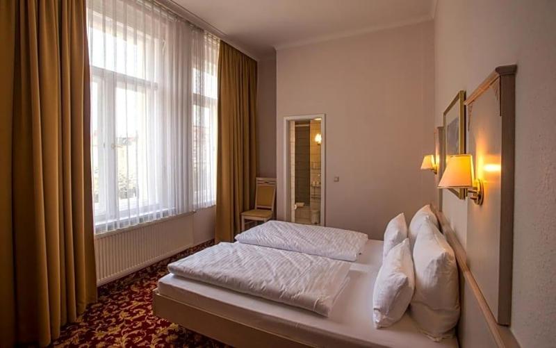Villa Antonia image