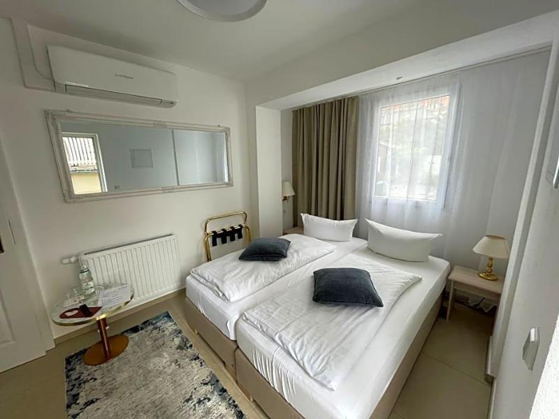Villa Antonia image