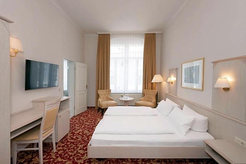 Villa Antonia image