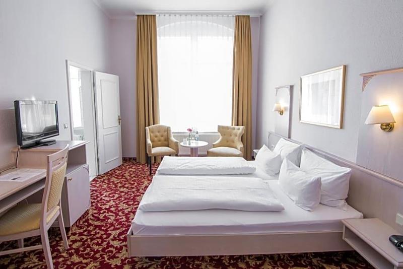 Villa Antonia image