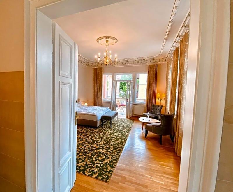 Villa Antonia image