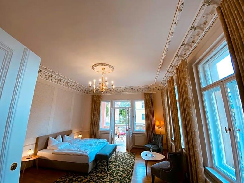 Villa Antonia image