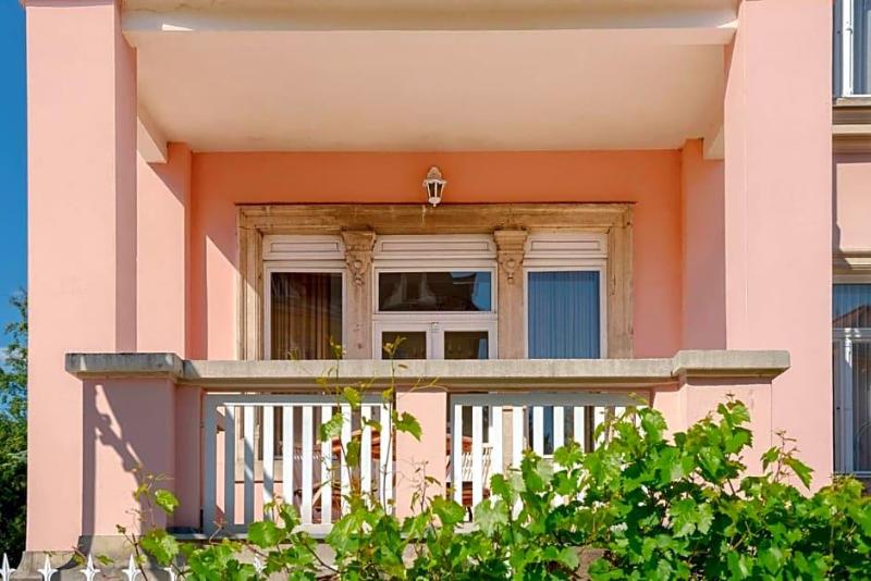 Villa Antonia image