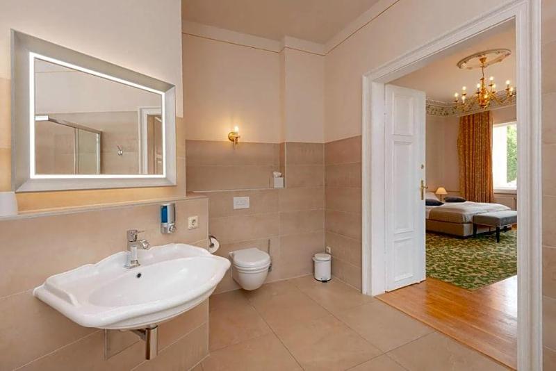 Villa Antonia image