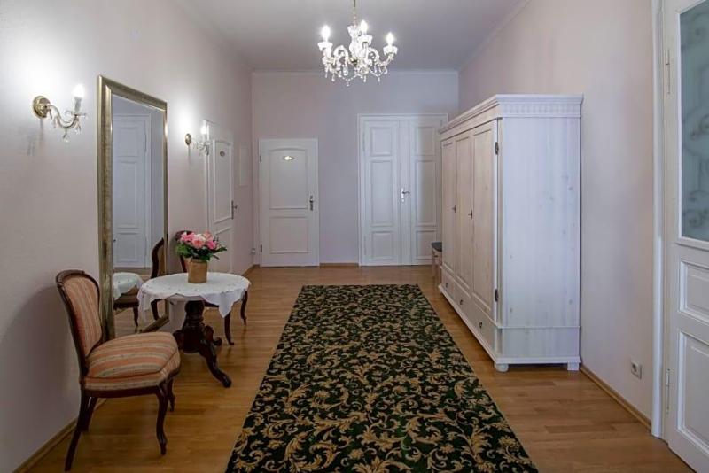 Villa Antonia image
