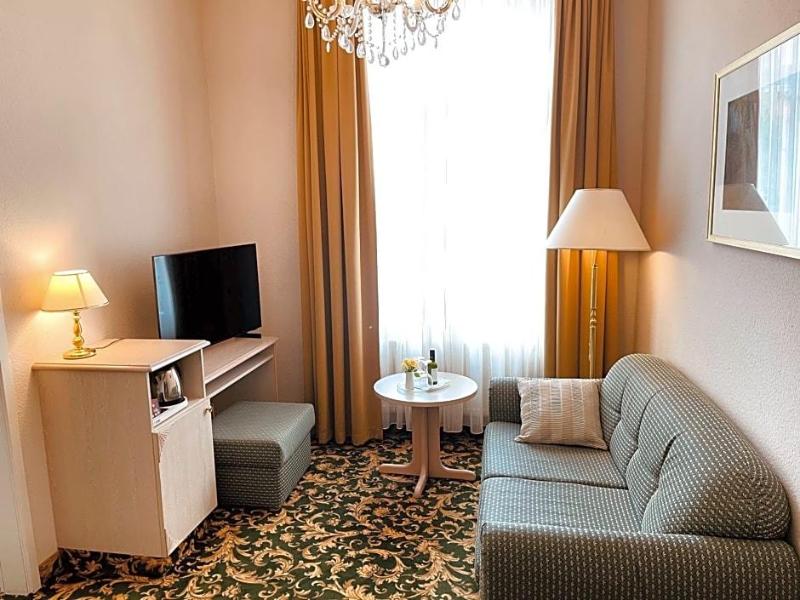 Villa Antonia image