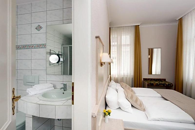 Villa Antonia image