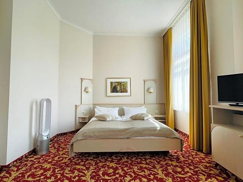 Villa Antonia image