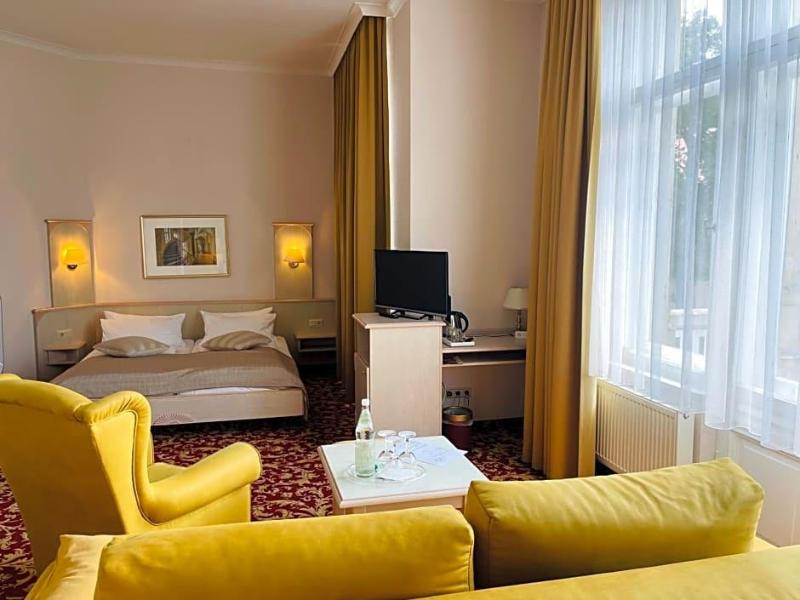 Villa Antonia image