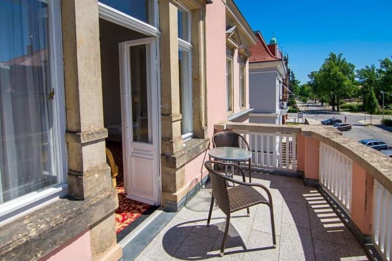 Villa Antonia image