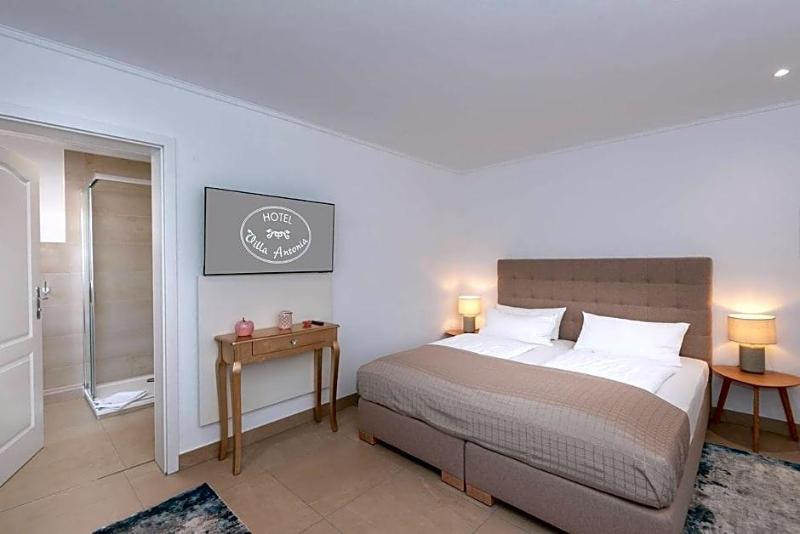 Villa Antonia image