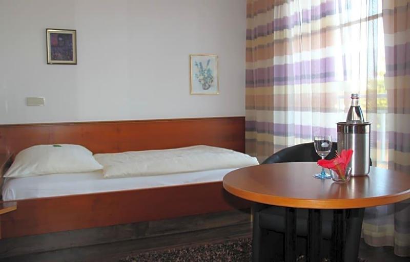 Classic Hotel Kaarst image