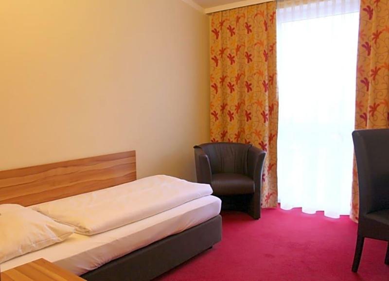 Come In Hotel image