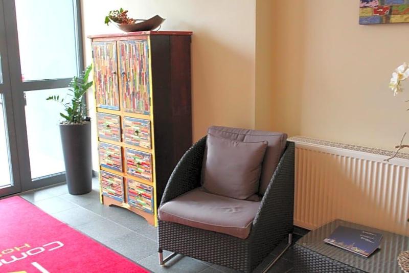 Come In Hotel image