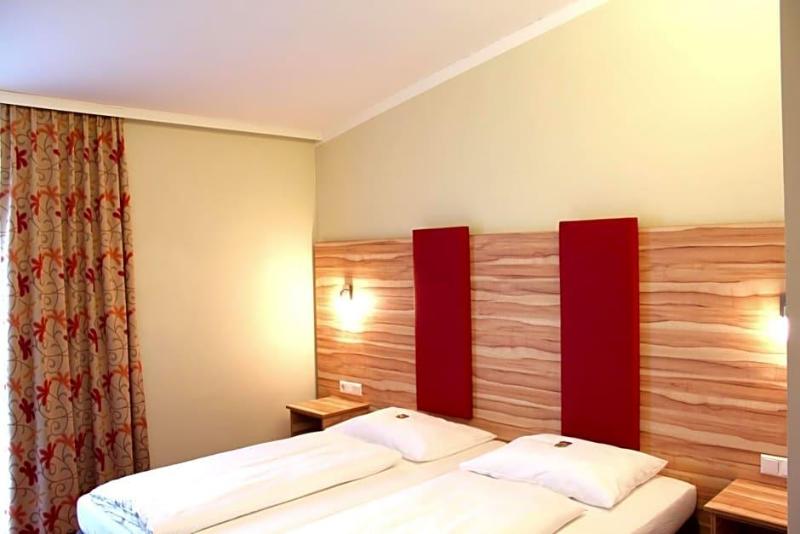 Come In Hotel image