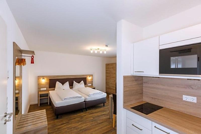 Come In Hotel image