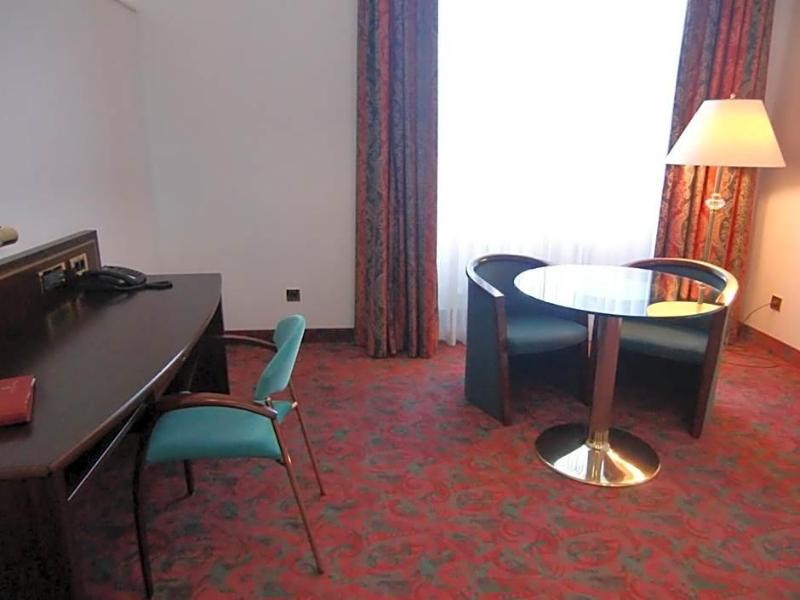 Hotel Schloss Schwarzenfeld image