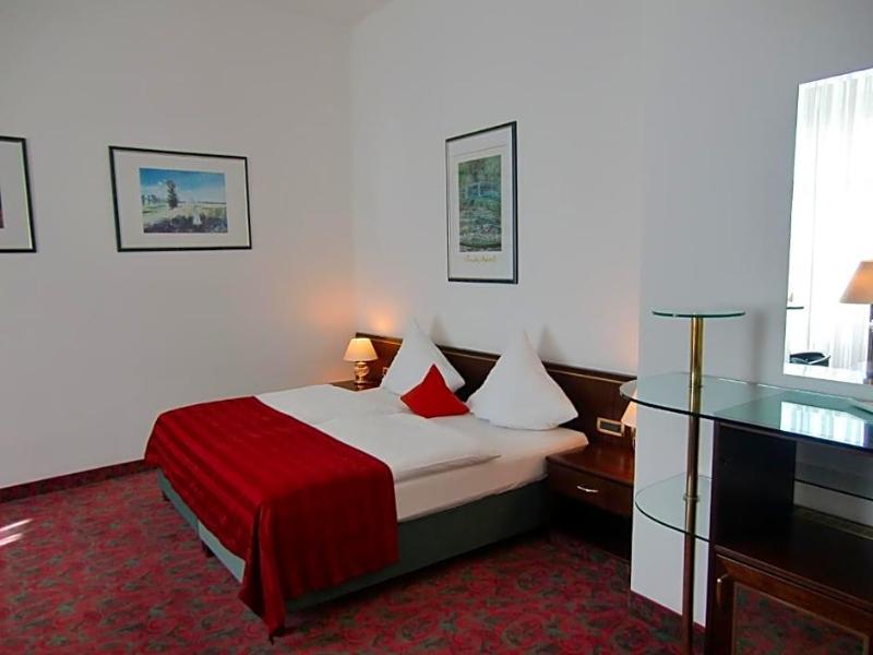 Hotel Schloss Schwarzenfeld image
