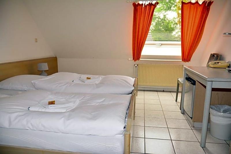 Hotel Wilhelmshv He image