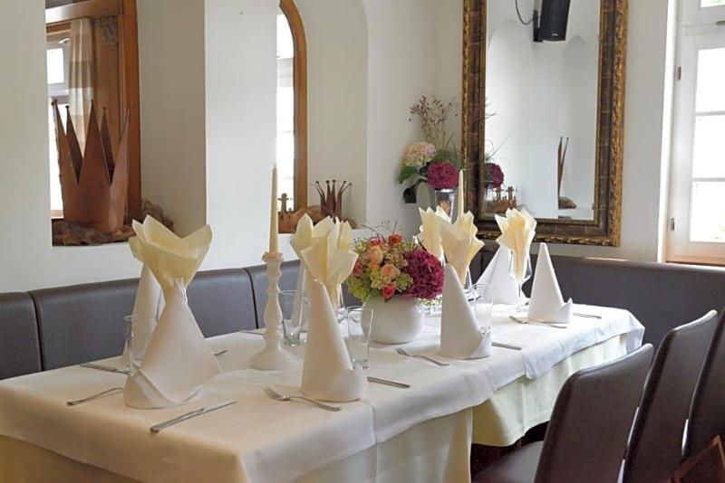 Hotel Zu Den Drei Kronen image