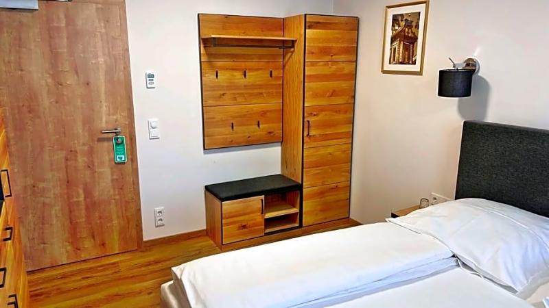 Hotel Zu Den Drei Kronen image