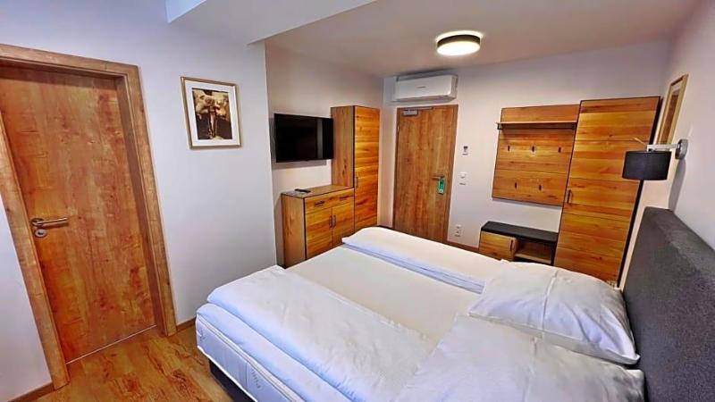 Hotel Zu Den Drei Kronen image