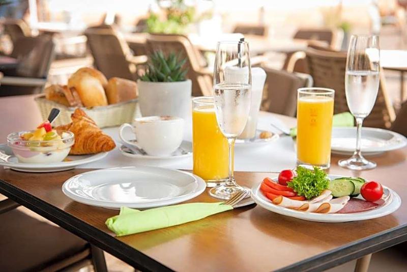 Hotel Zu Den Drei Kronen image