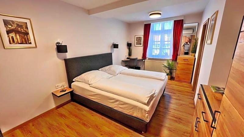Hotel Zu Den Drei Kronen image