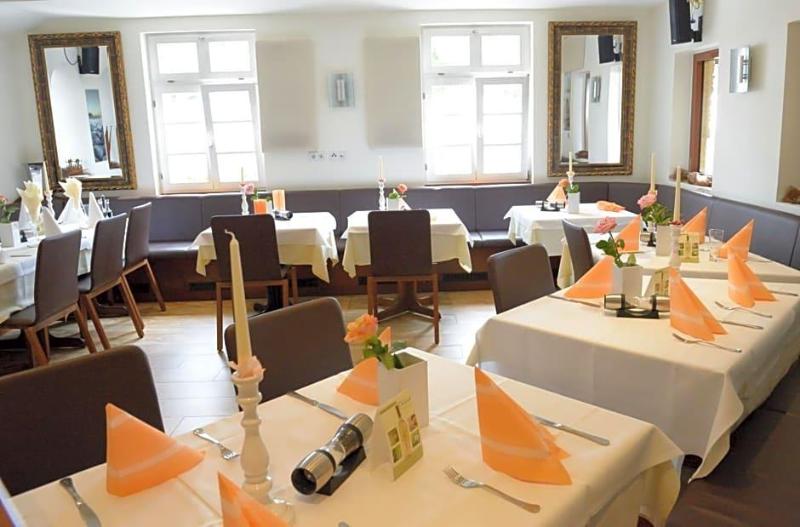 Hotel Zu Den Drei Kronen image