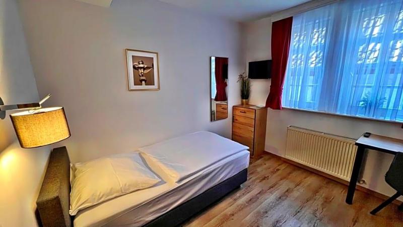 Hotel Zu Den Drei Kronen image
