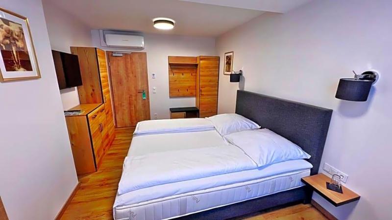 Hotel Zu Den Drei Kronen image