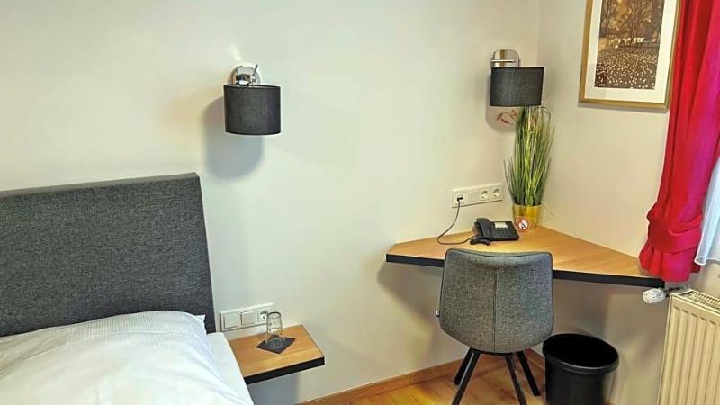 Hotel Zu Den Drei Kronen image
